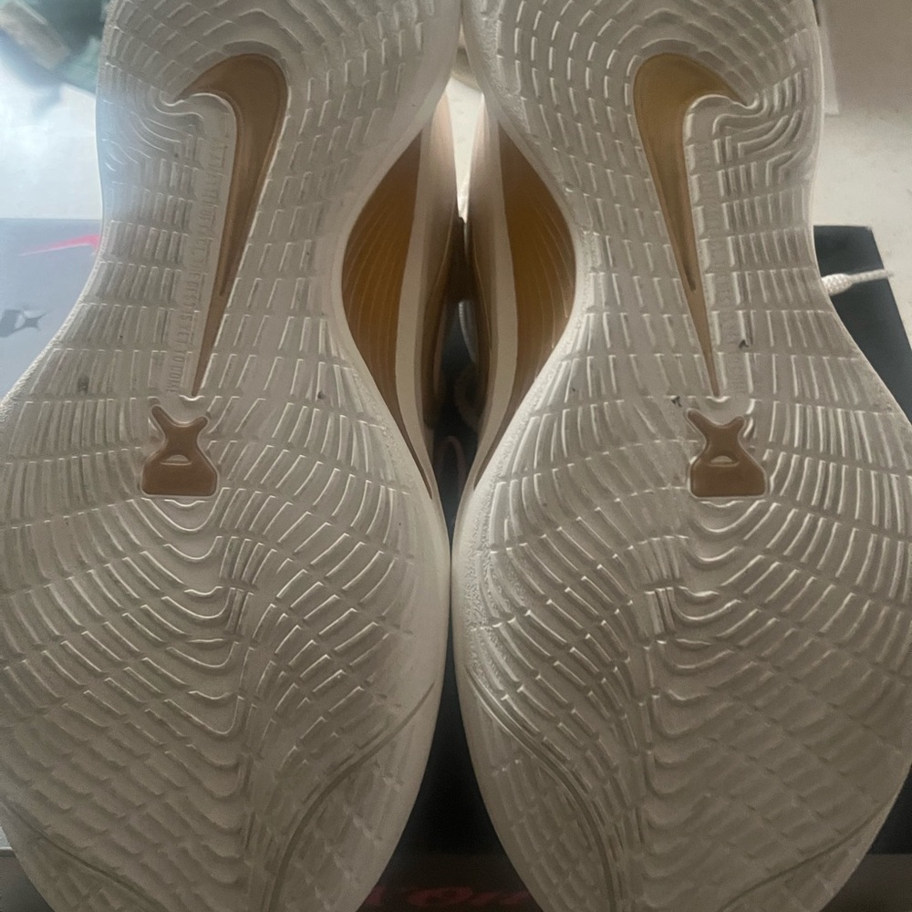 Nike Women's White and Gold Athletic Shoes